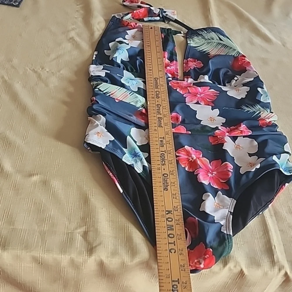 Women's Floral swim‎ suit - Picture 8 of 9